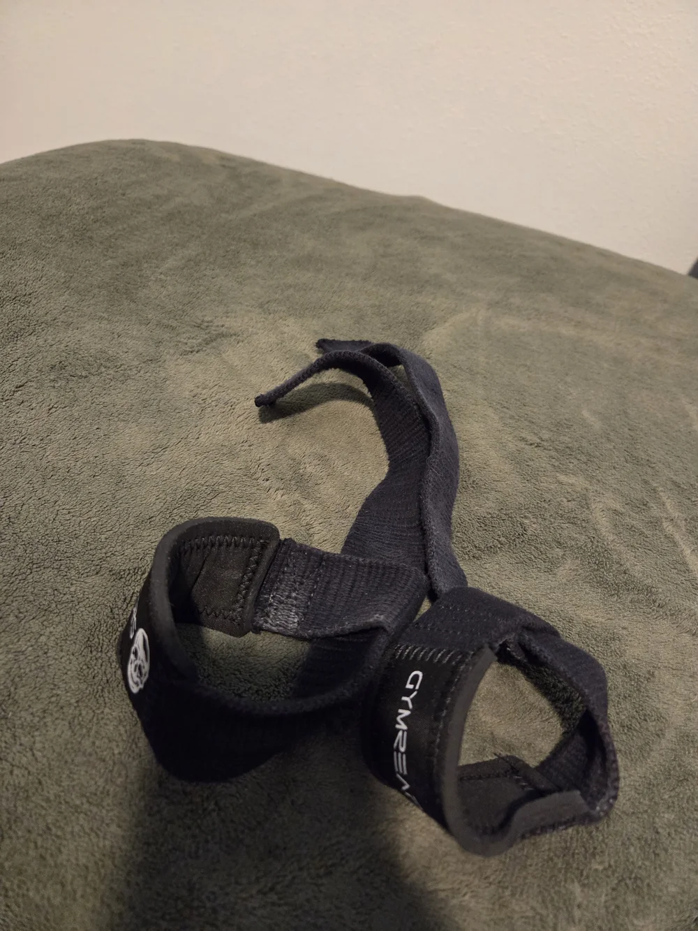 Gymreapers Black Lifting Straps with Skull Logo - Picture 3 of 3
